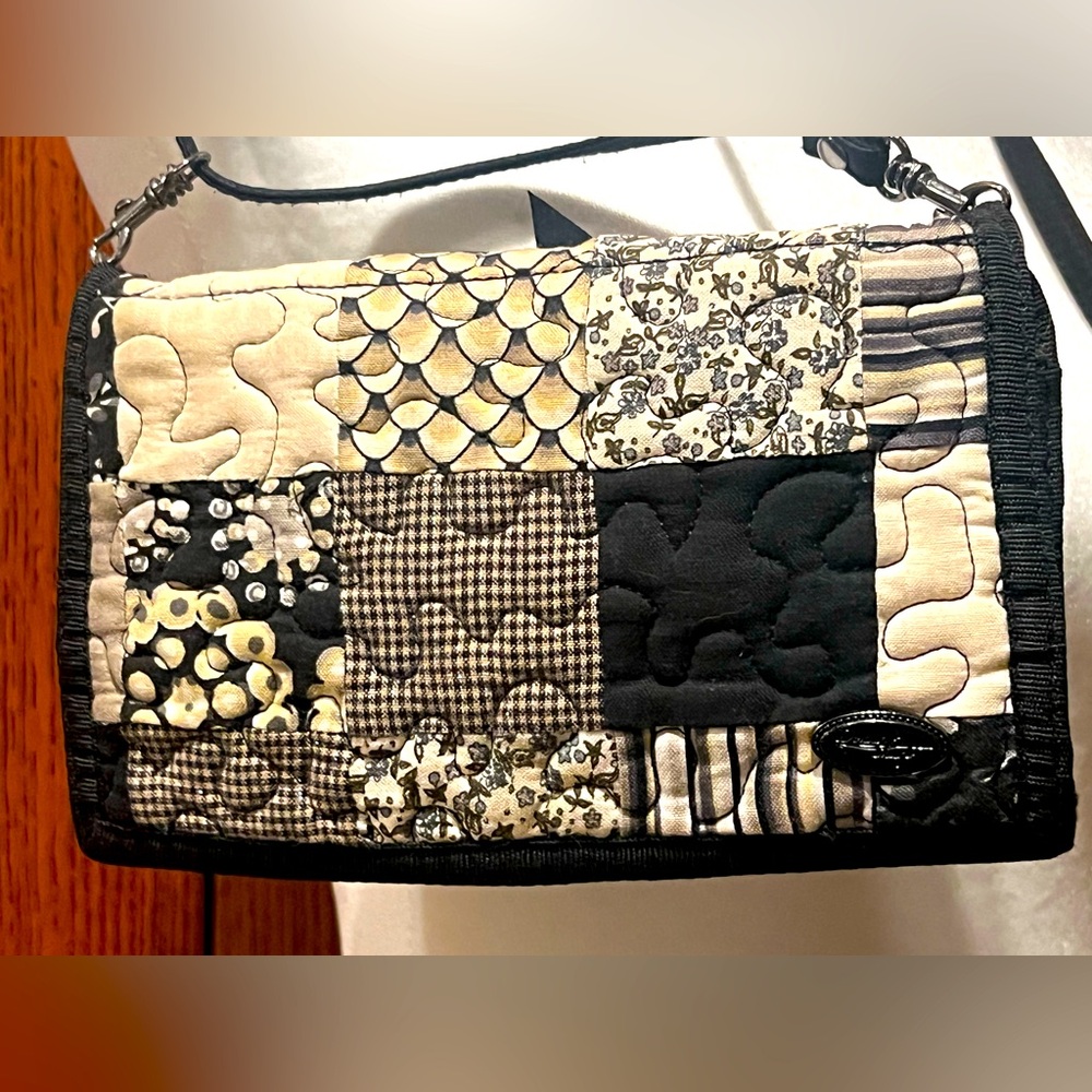 Donna Sharp Black Tan Cream 🖤 Quilted Patchwork Wallet Crossbody Bag